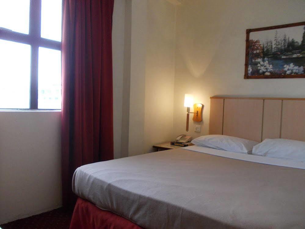 Hotel Sri Sutra - Sungai Buloh Petaling Jaya Eksteriør billede